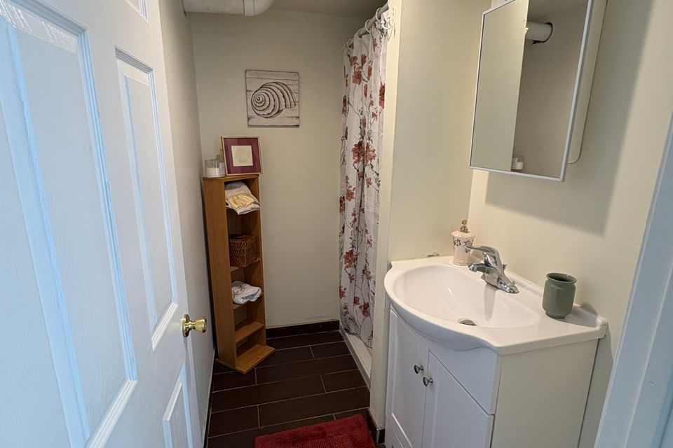 Unit 1 bathroom