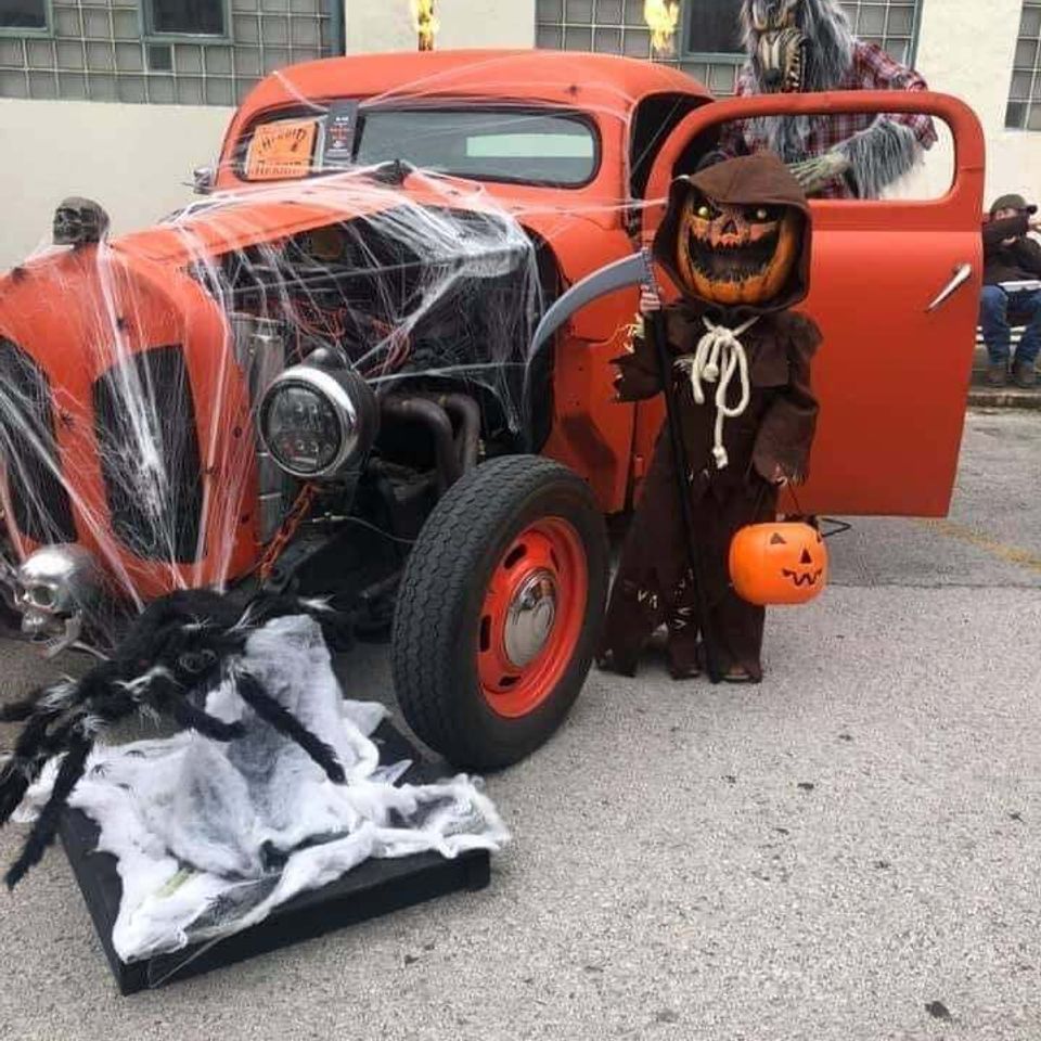Trunk or treat car show
