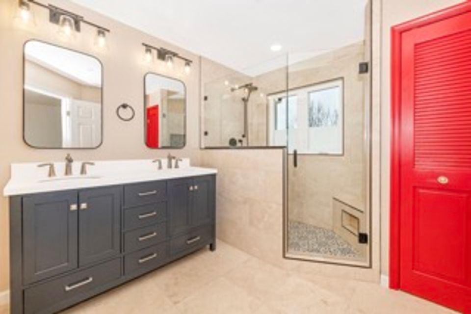 Fiona bathroom small
