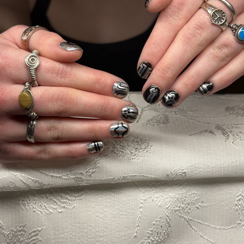 Black and silver molten metal manicure
