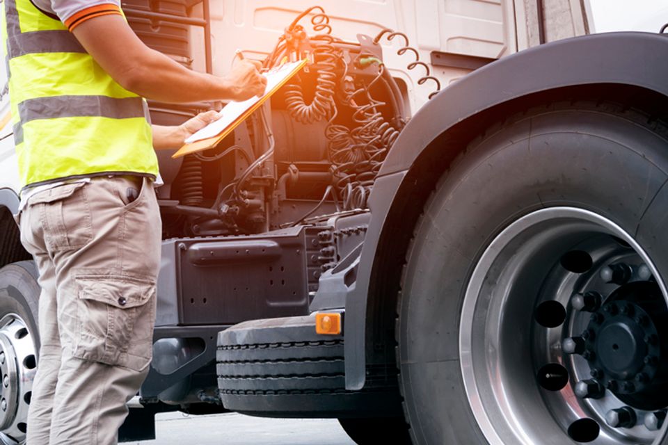 Trailer mechanic