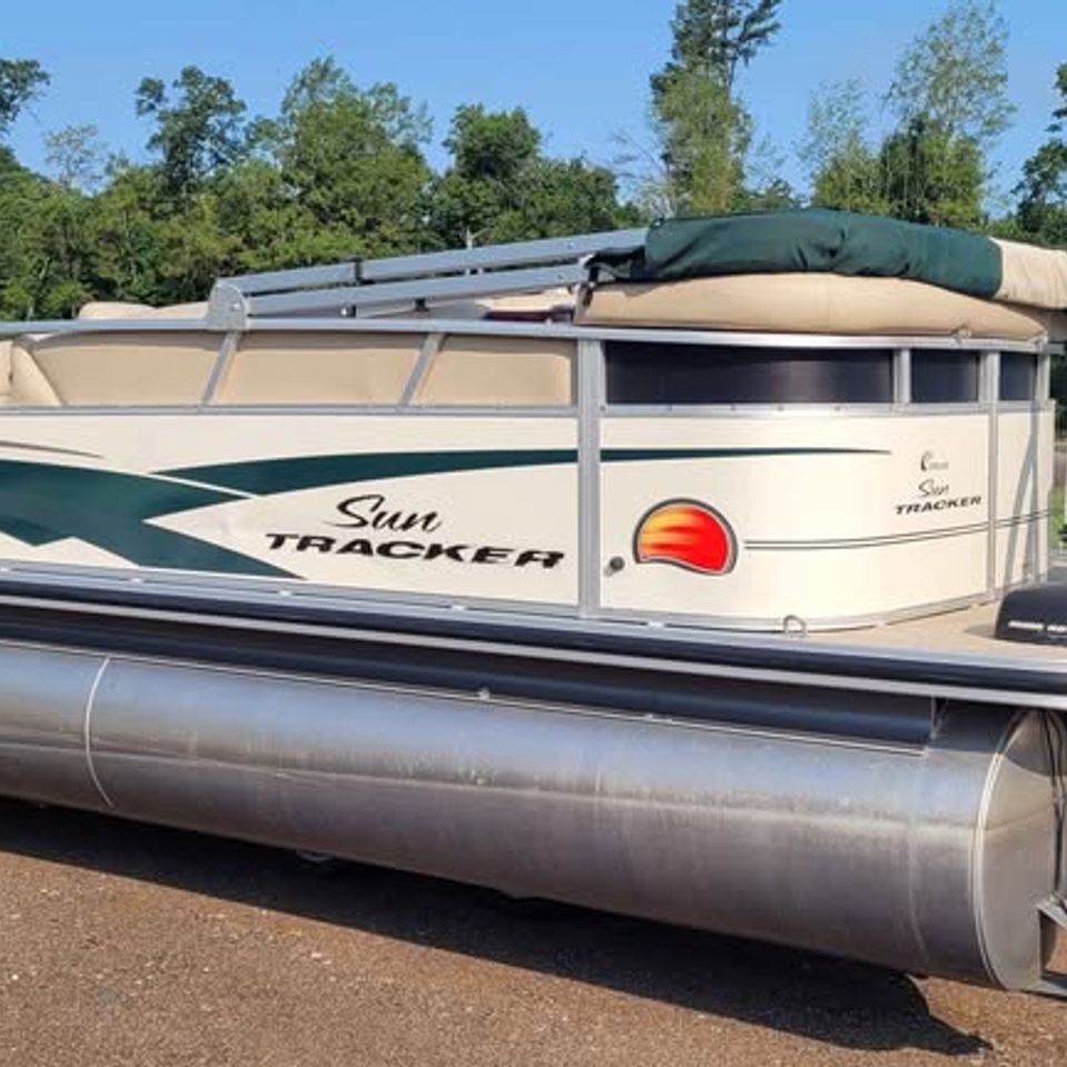 2010 sun tracker 2