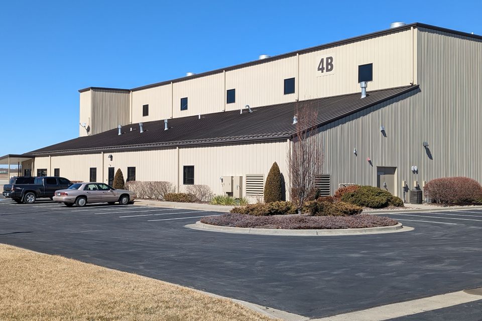 Hanger 1