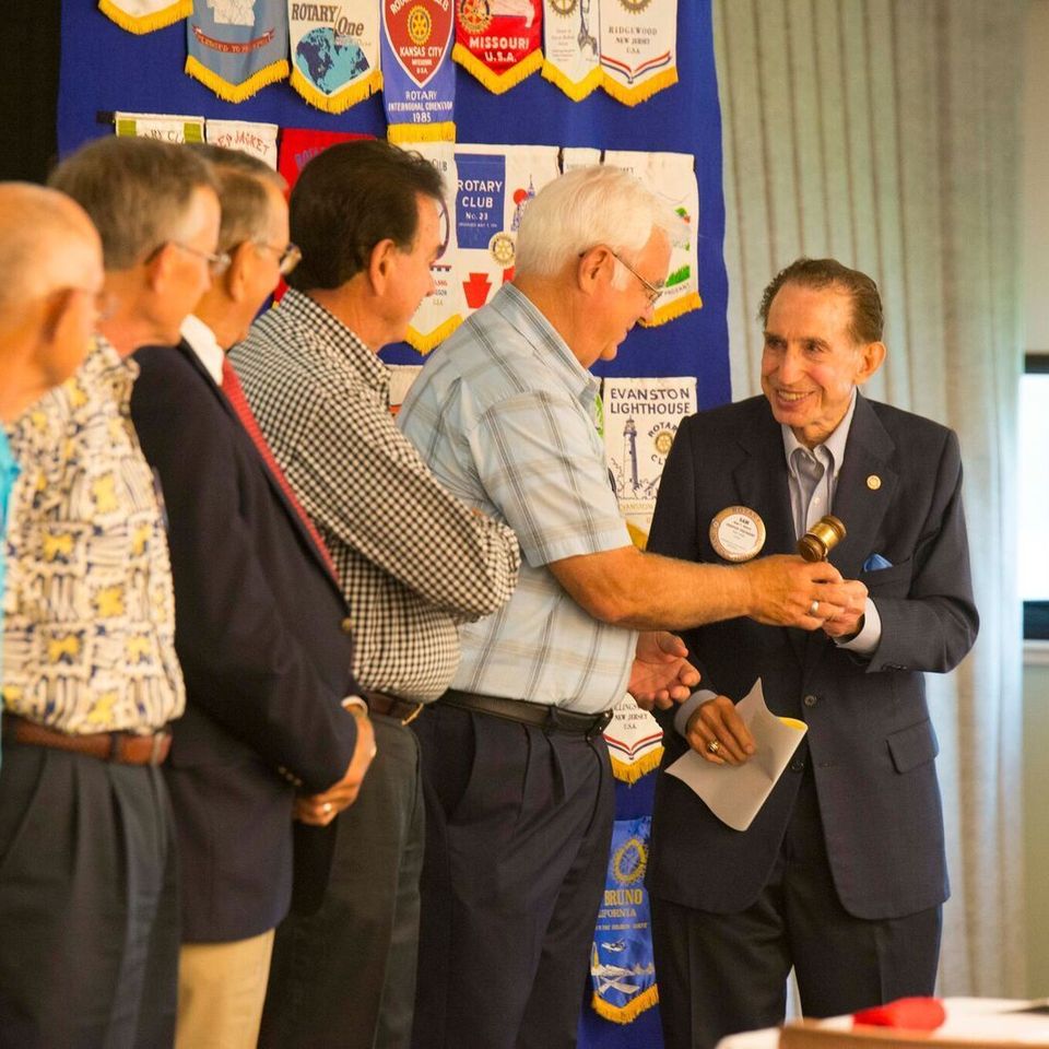 Rotary passing gavel 120170629 9338 13hffpl
