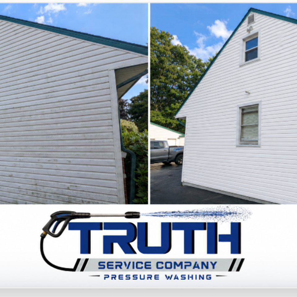 Before-and-after photos of white house siding with dirt and discoloration removed.