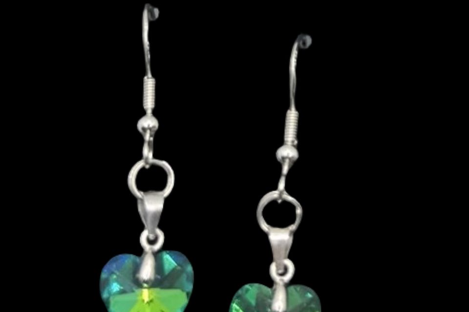 Sterling medium heart green earrings1