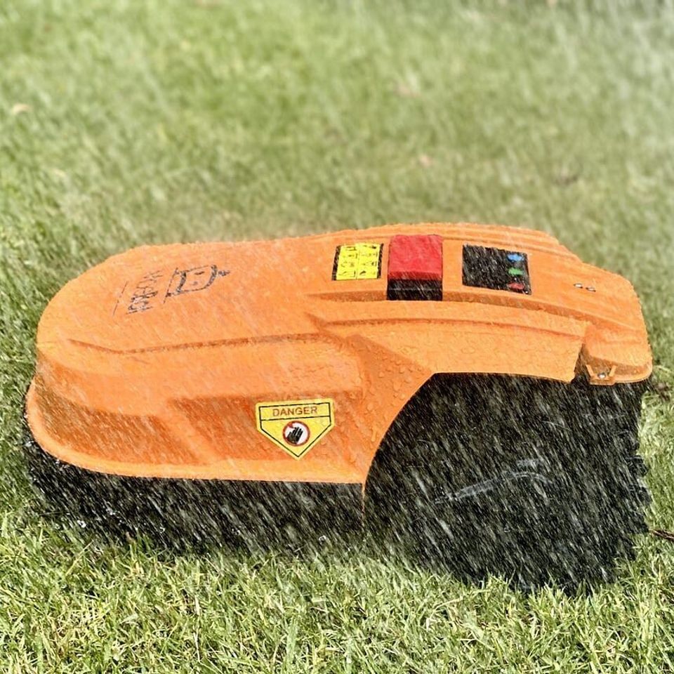 Amazing robot lawnmower moebot can operate in the rain and night use it all the time in rain and night
