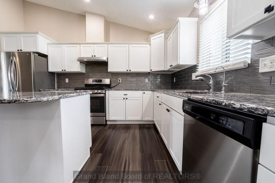 2104 ebony lane grand island a 9