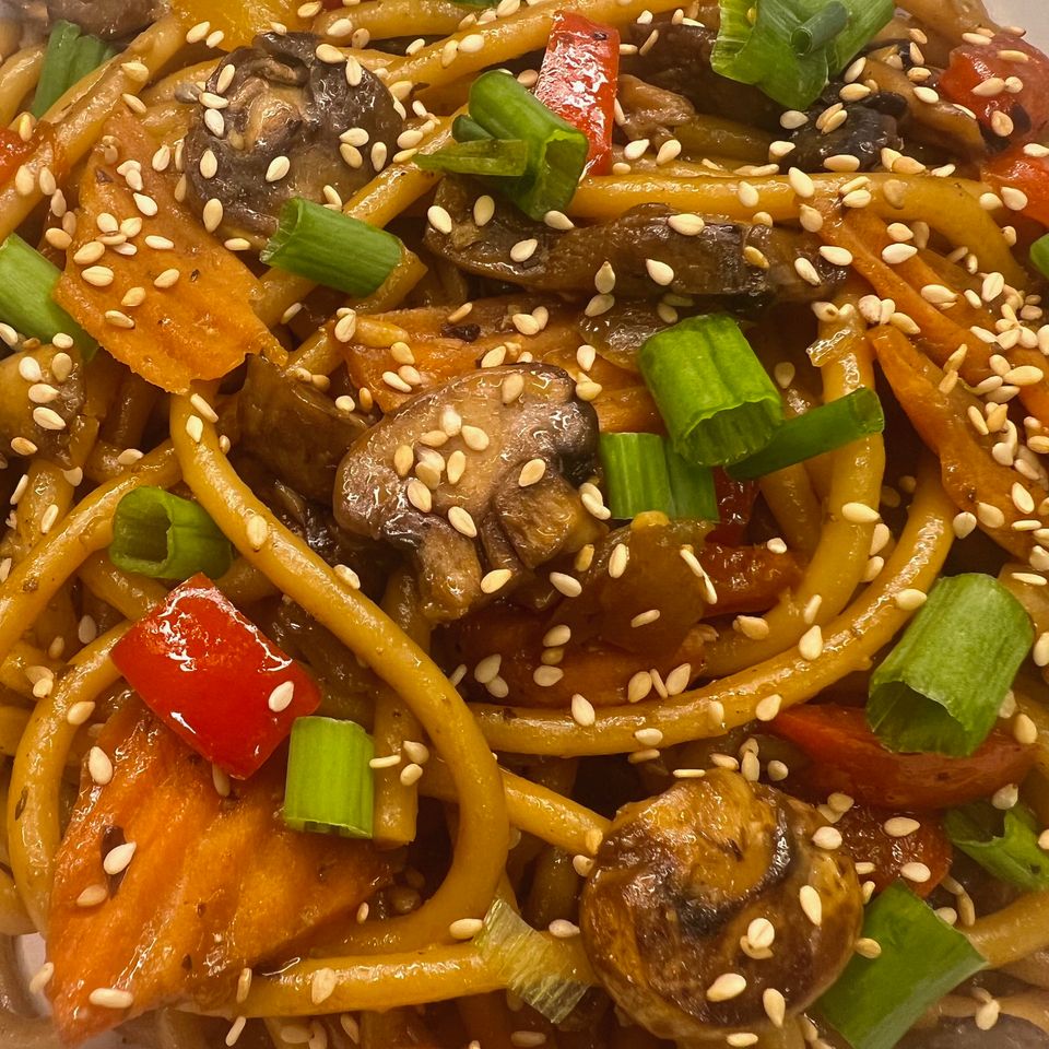 Mushroom lo mein