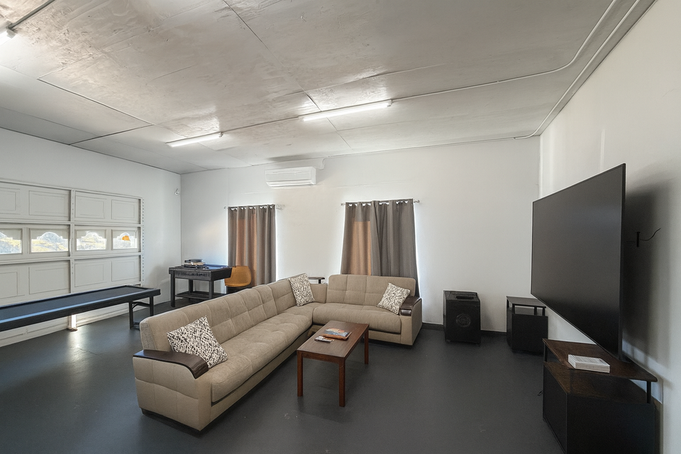 Lounge and game room