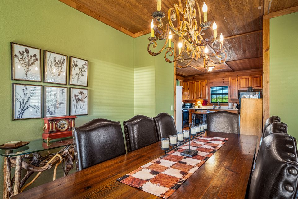 Breathless dining room.2