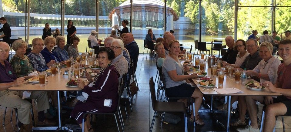 Group lunch 120161004 722 7bp43v