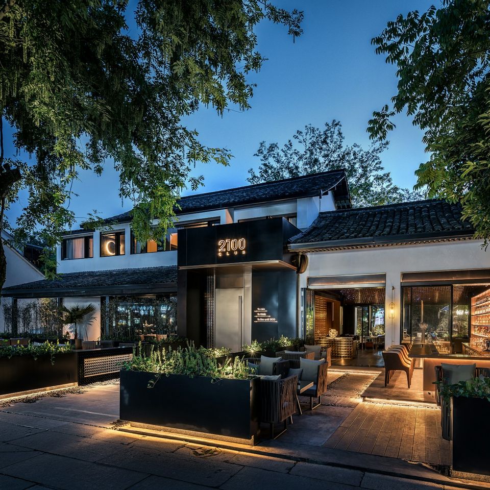 Commercial exterior lighting