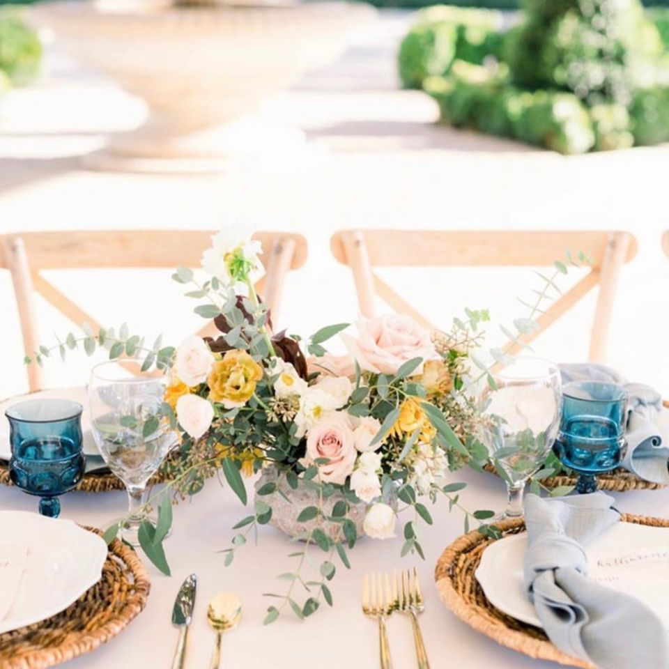 Sweet table scap with blue goblets
