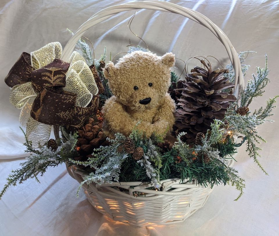 293 er lighted basket with woodland teddy bear