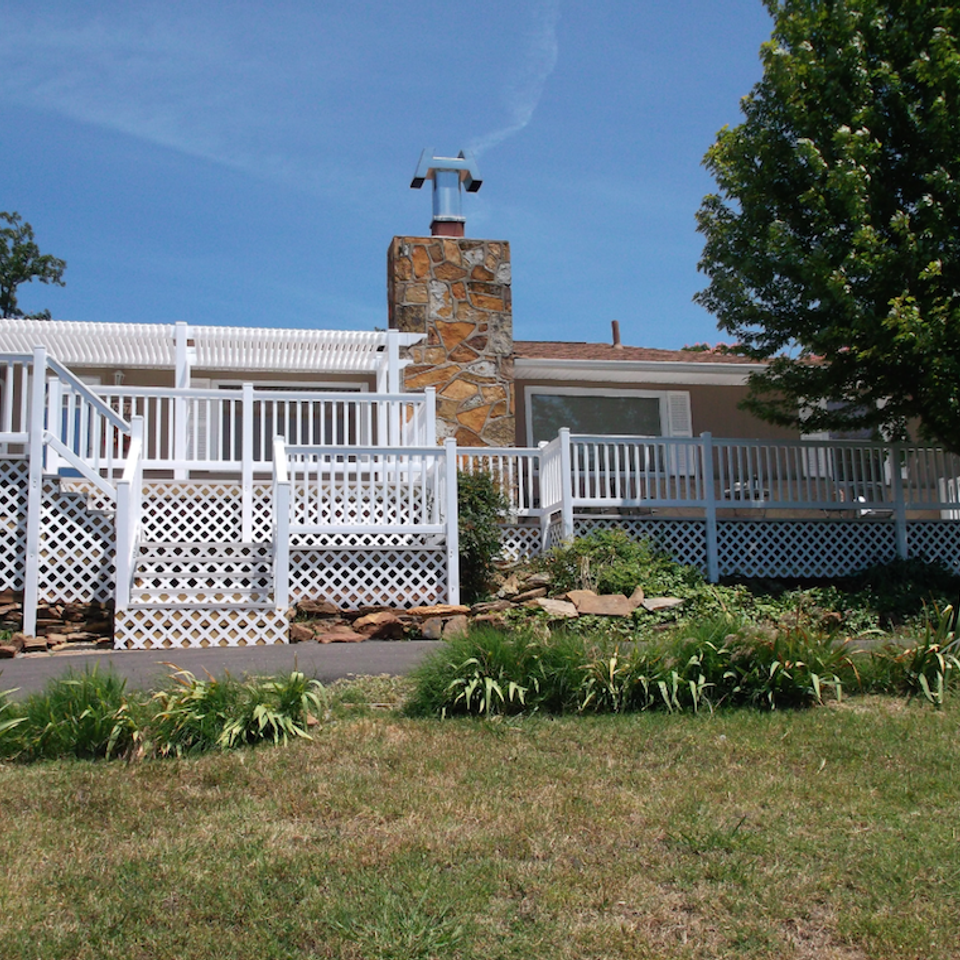 Midland vinyl fence   deck company   tulsa and coweta  oklahoma   vinyl metal wood fence sales and installation   outdoor living  railing   white vinyl railing on multi level deck  stairs  front20170611 18680 xcwy6w
