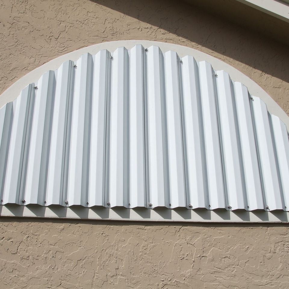 White sp arch window