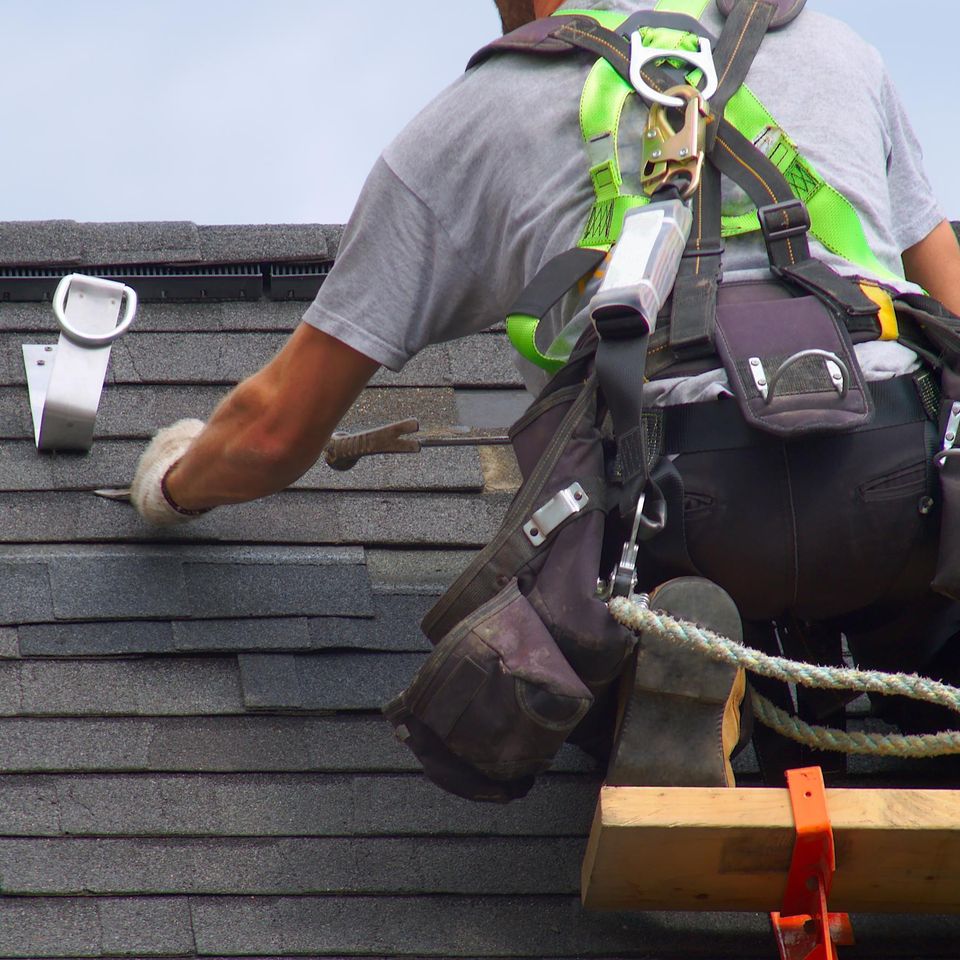164105036 roof repair construction worke