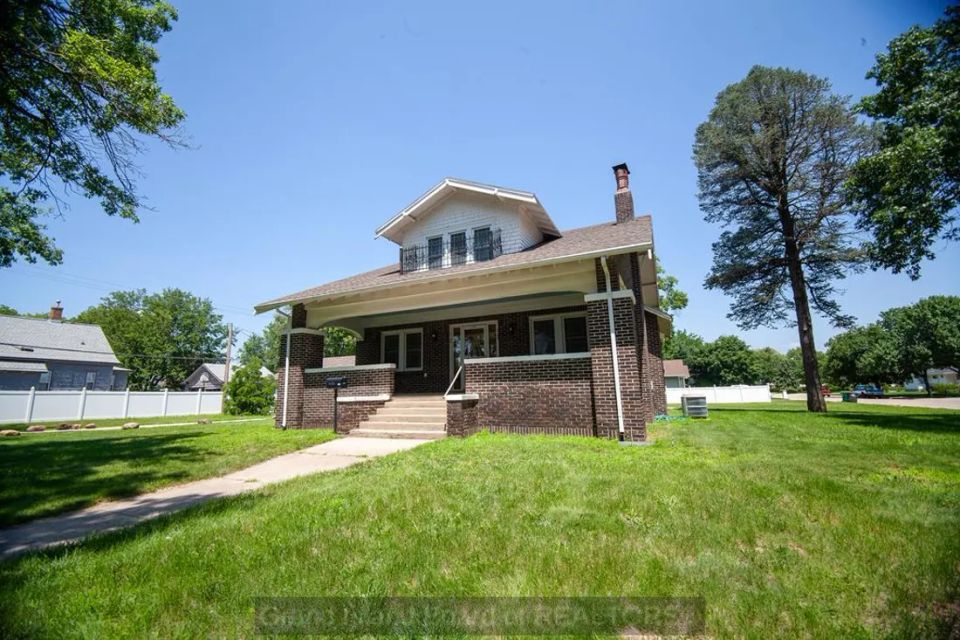 2104 w state st grand island f 8