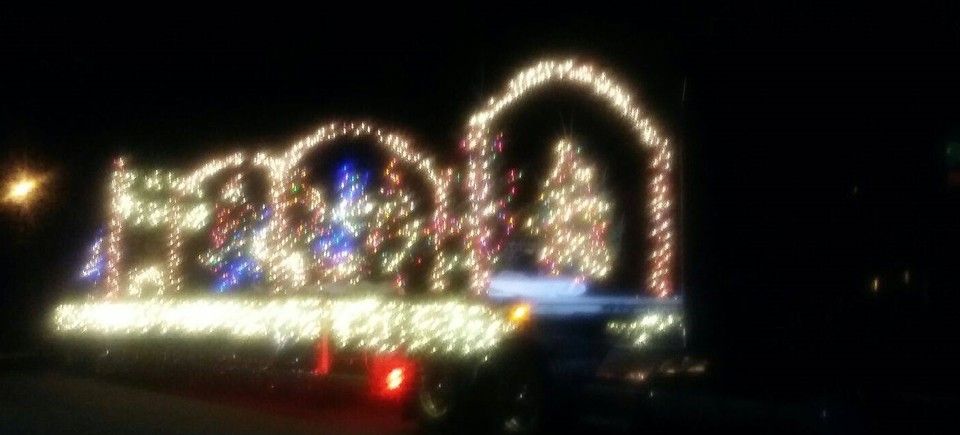 Christmas parade 2017 920171127 24193 10pdqde