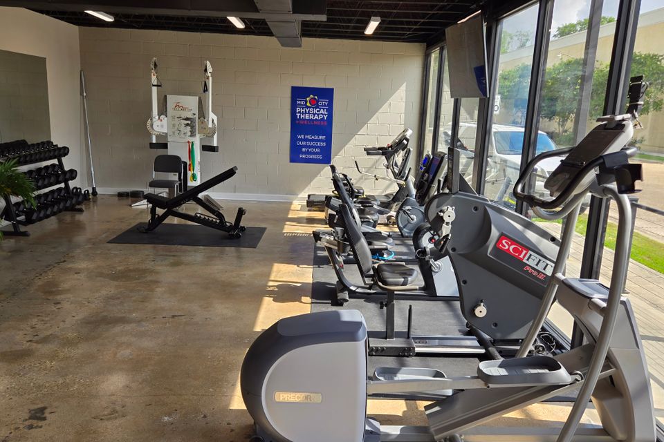 Stationary bikes and elliptical machines for cardiovascular therapy at Mid-City Physical Therapy's Metairie clinic