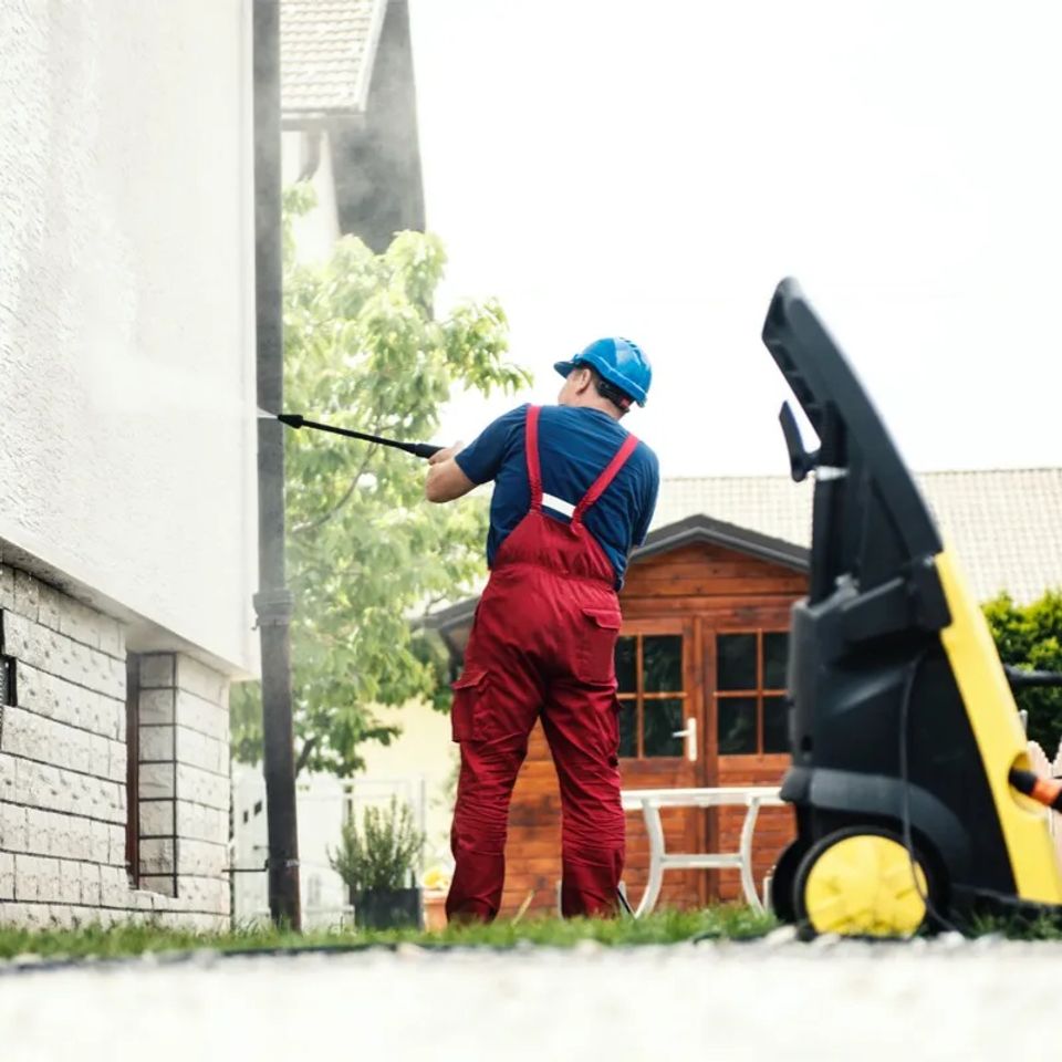 How to pressure wash house machine