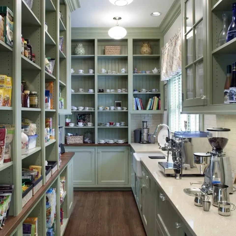 traditional-butlers-pantry