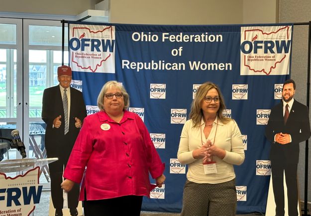 Mvrwc president allison zwicker gets award from ofrw president stephanie garrett
