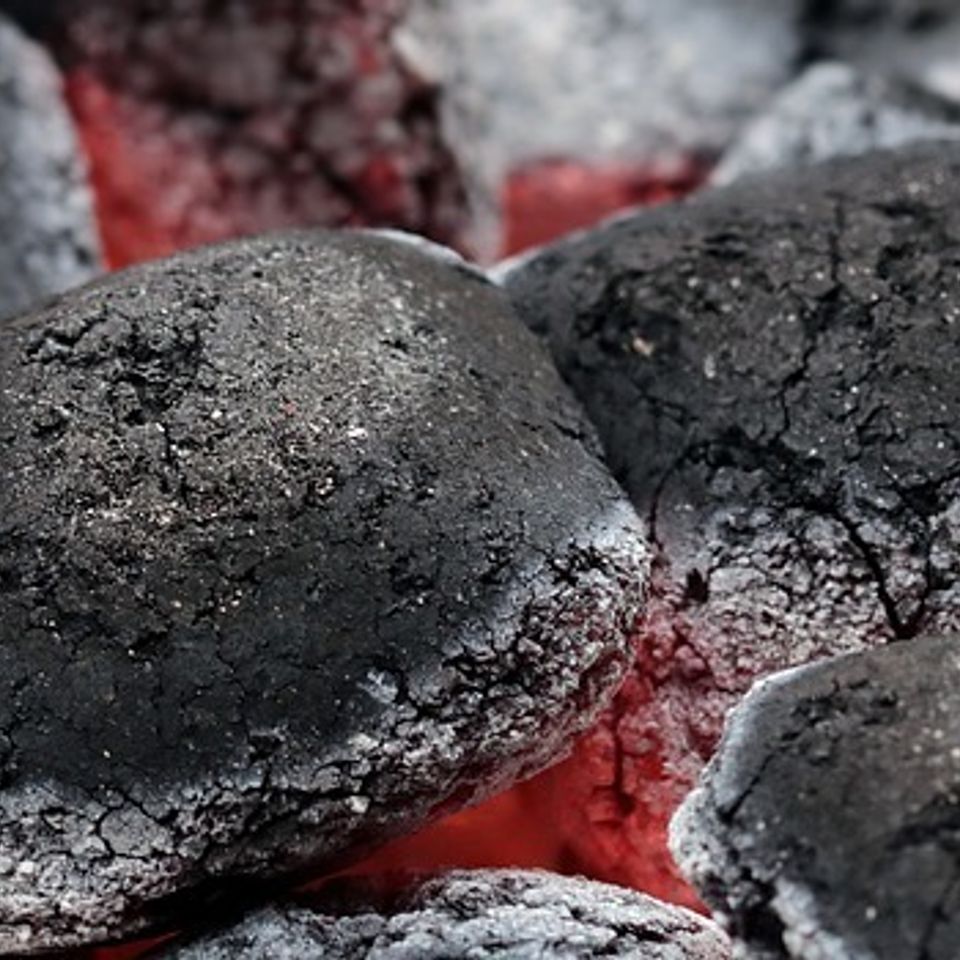 Charcoal 2396754 960 72020180126 27994 1drfpgl