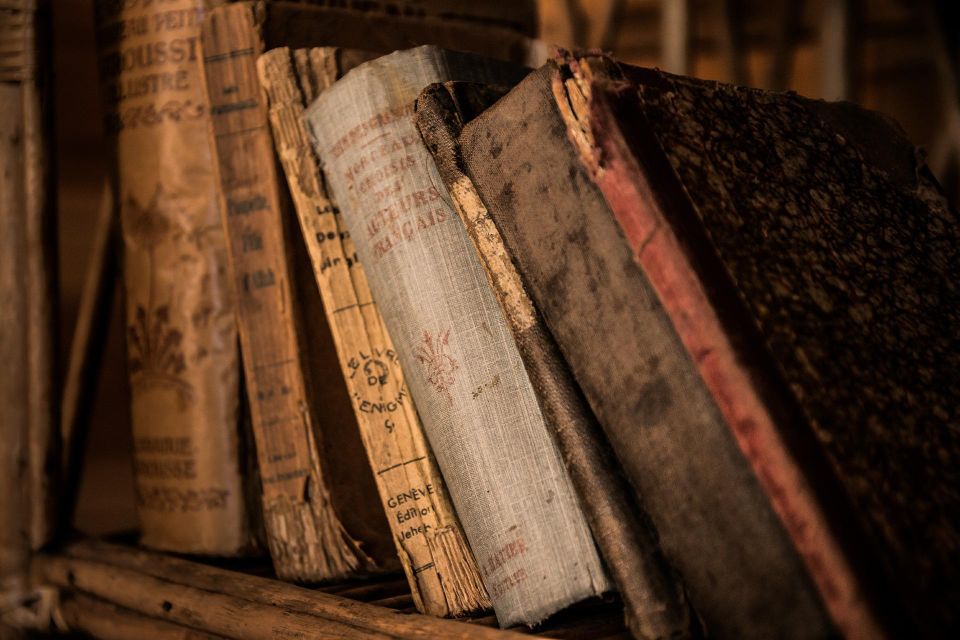 Old books gc84e86a8e 1920