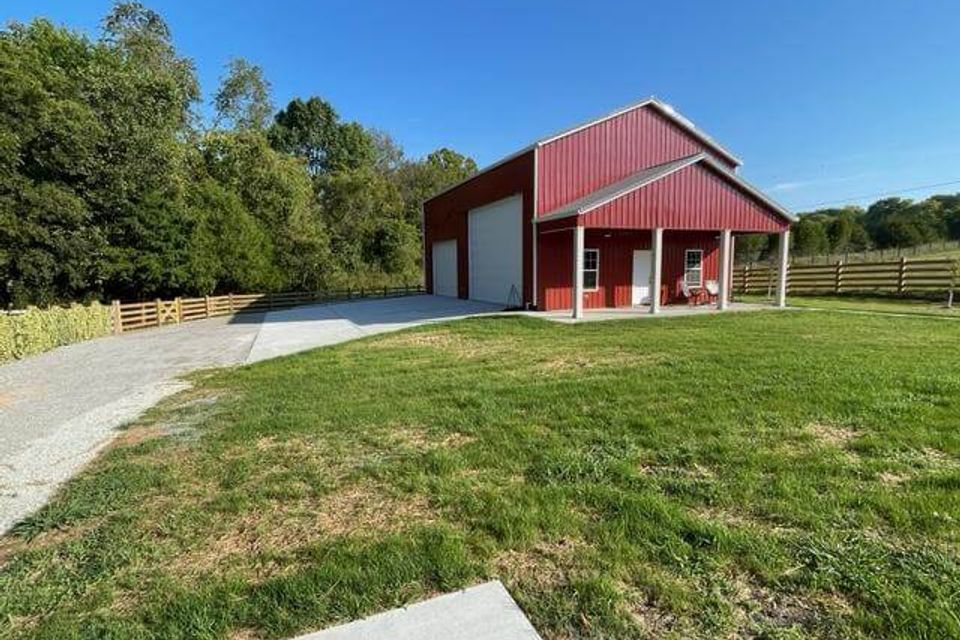 Custom pole barn 1
