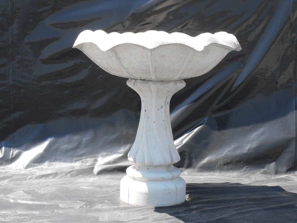  1 large birdbath20150505 10578 4926b4