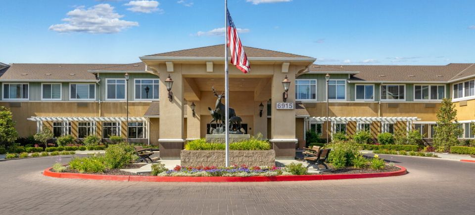 Carlton senior living elk grove offers independent assisted living and memory care 1024x683