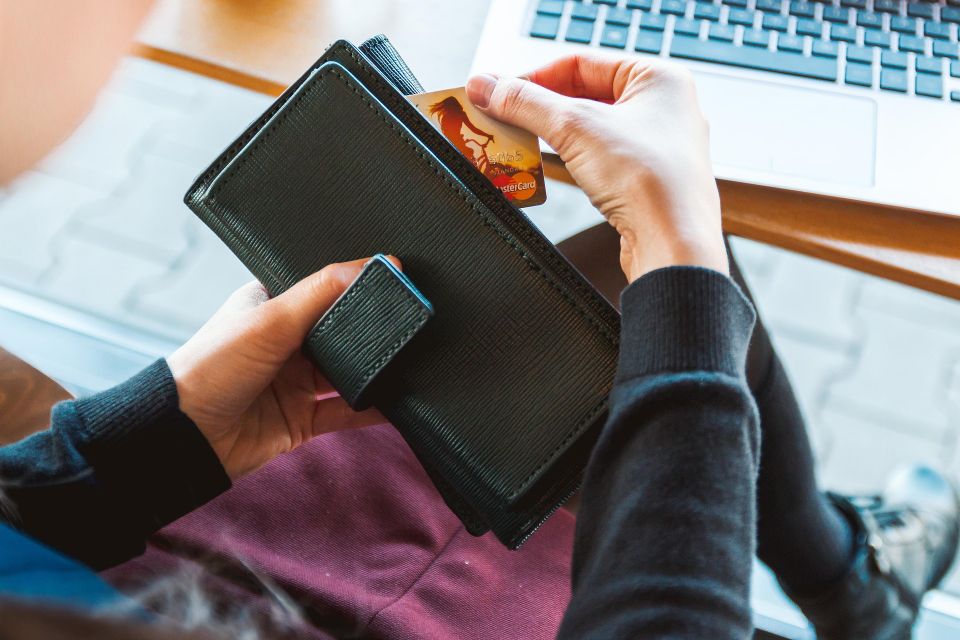 Jeshoots com wallet g028dfc4f1 1920