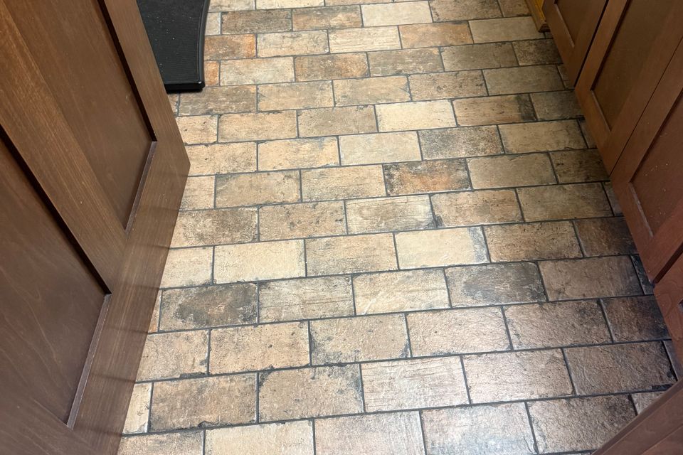 Chicago state street 4x8 tile 45 raven laticrete grout
