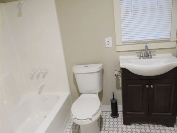 06bathroom sink