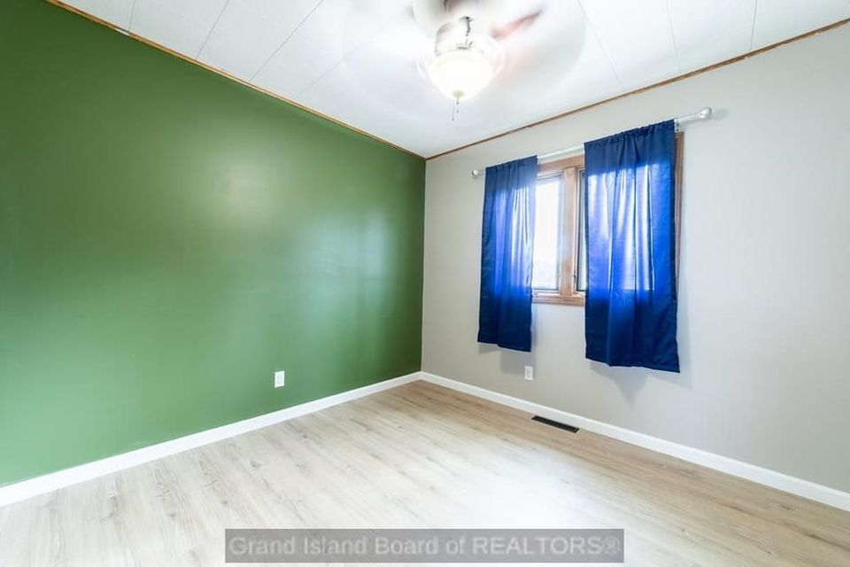 512 e 19th st grand island b 4