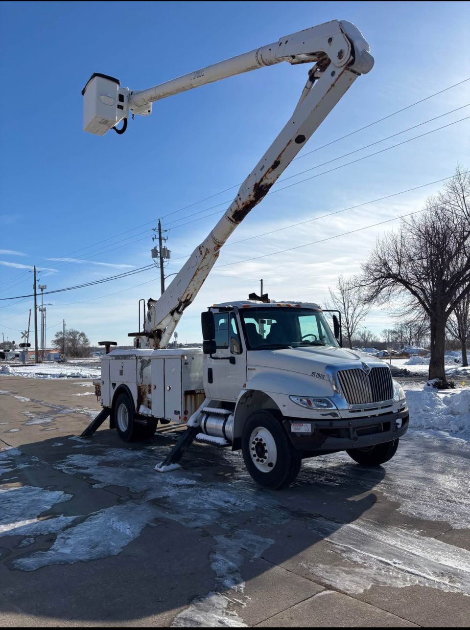 2009 bucket truck