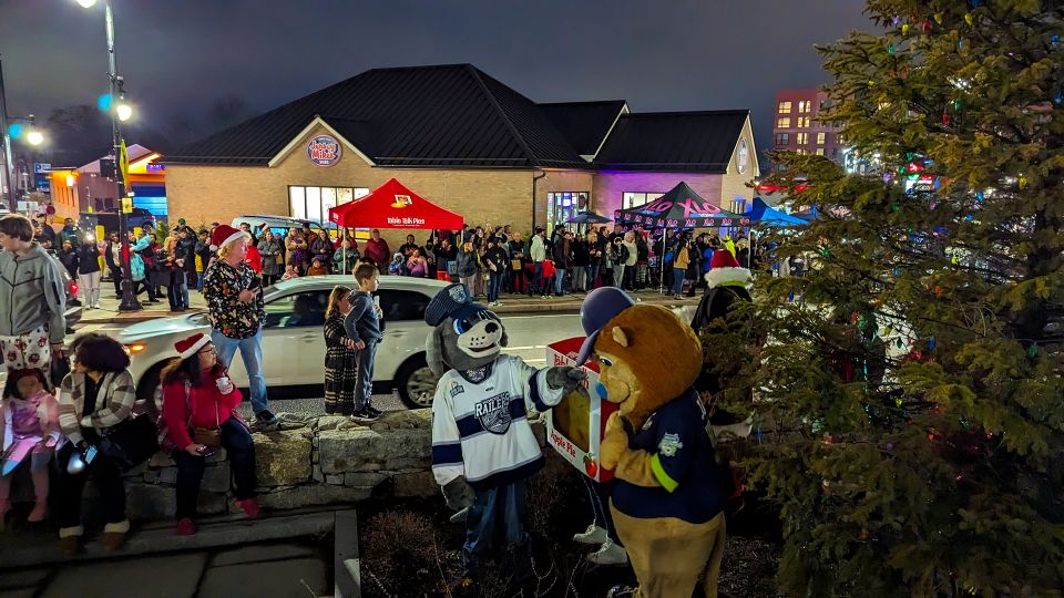 2023 kelley square tree lighting set 1