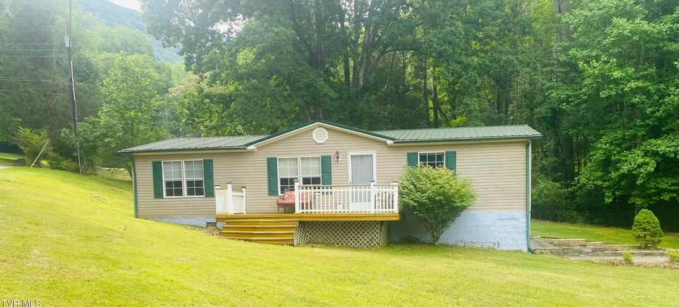 6218 lake road  big stone gap  va
