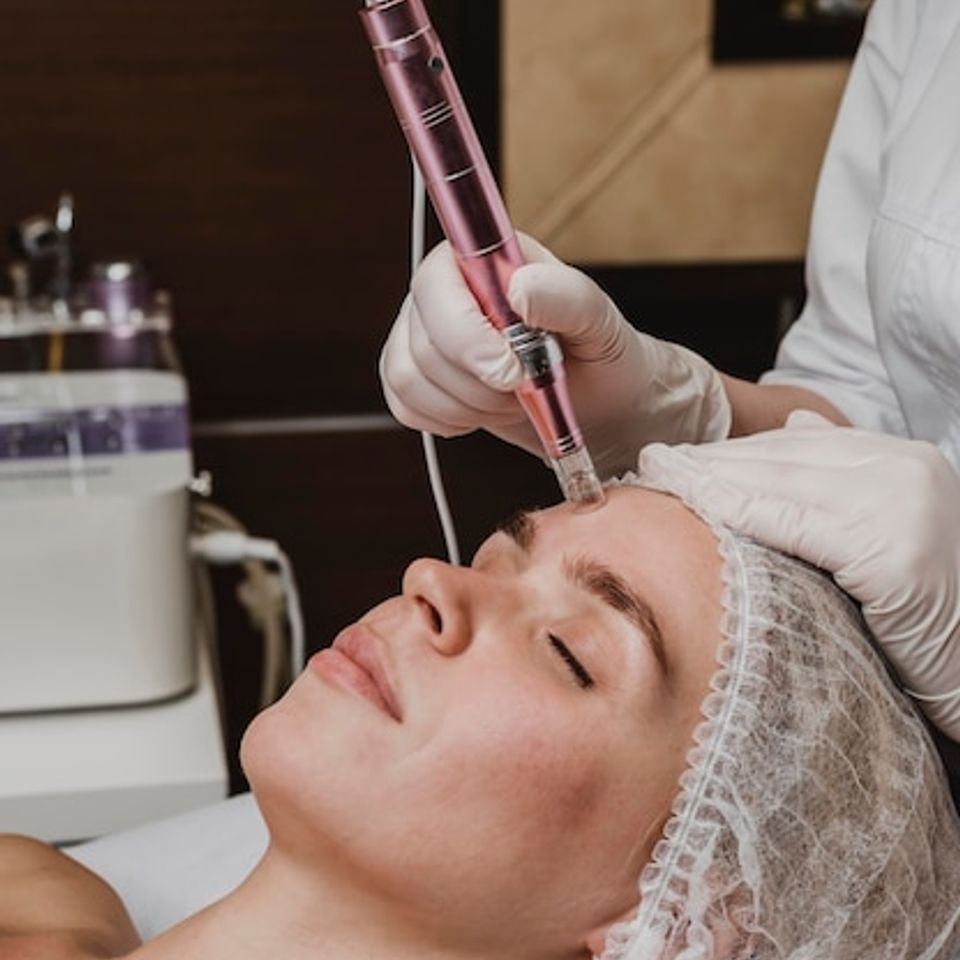 Woman wellness center having cosmetic treatment 23 2148825317(1)