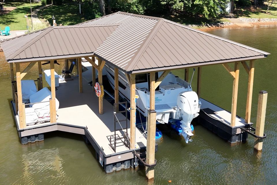 Riggan boathouse high slip