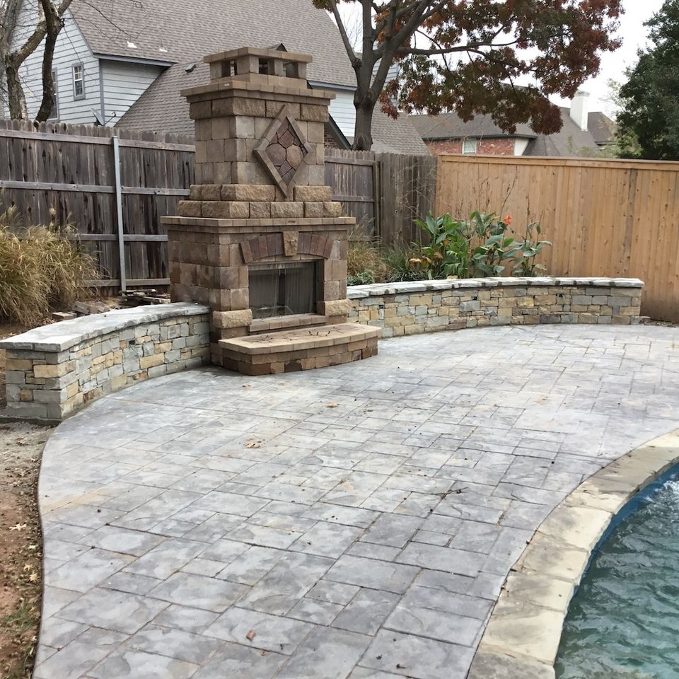 Select outdoor solutions  tulsa oklahoma  outdoor living patio fireplaces  residential masonry seat wall fireplace contractor builder construction company  photo nov 20  2 14 54 pm