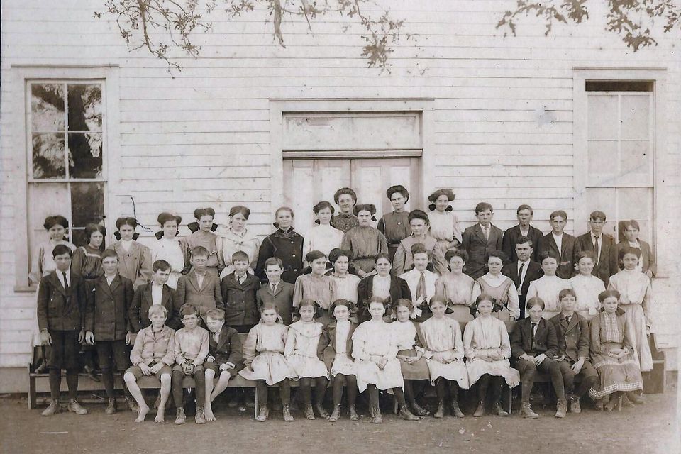 Stockdale school   ca. 1911  (courtesy pat lorenz)