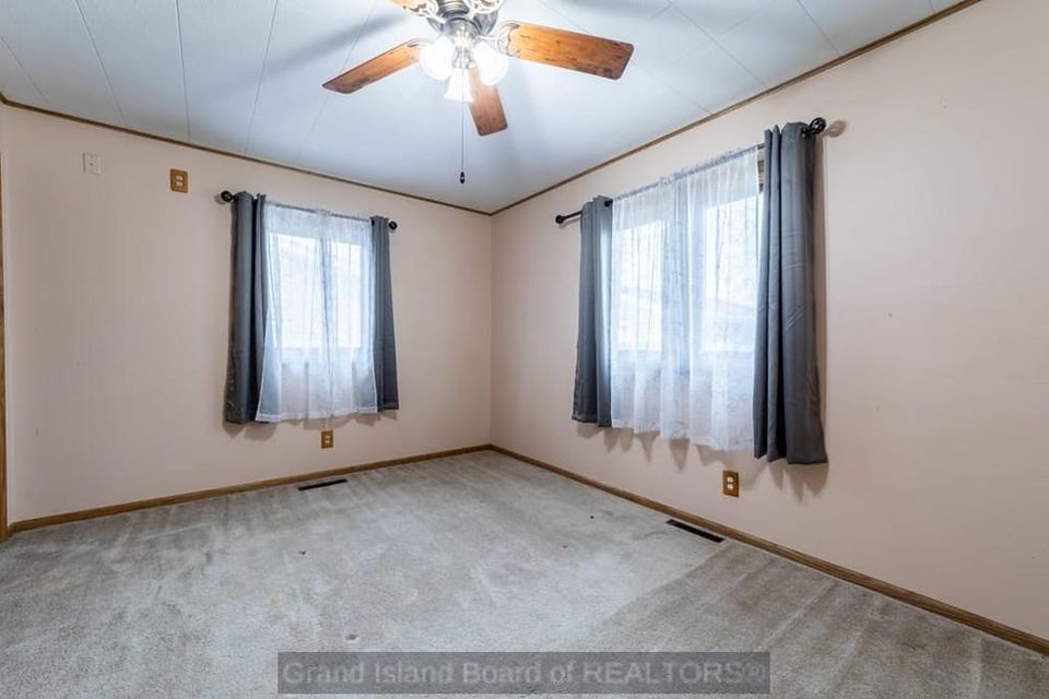 512 e 19th st grand island b 2