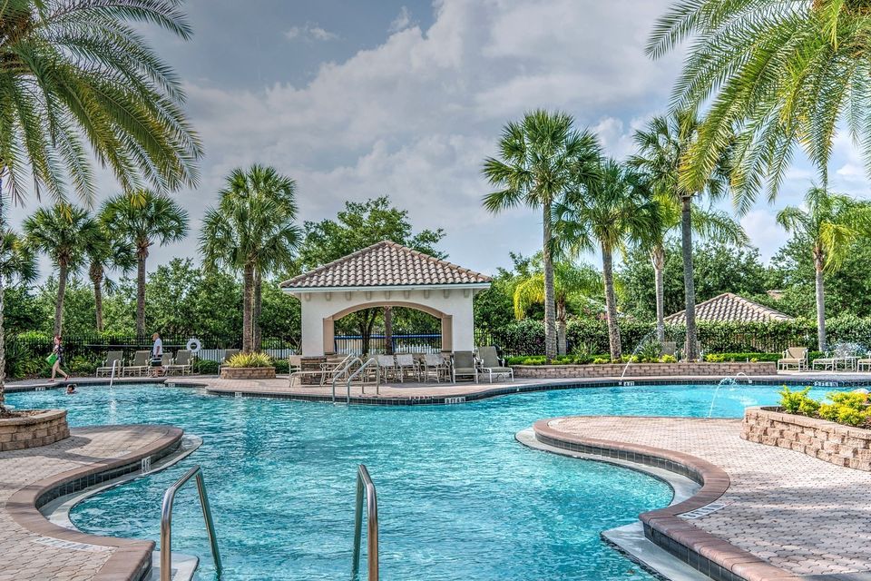 Resort e831b10f28 1920