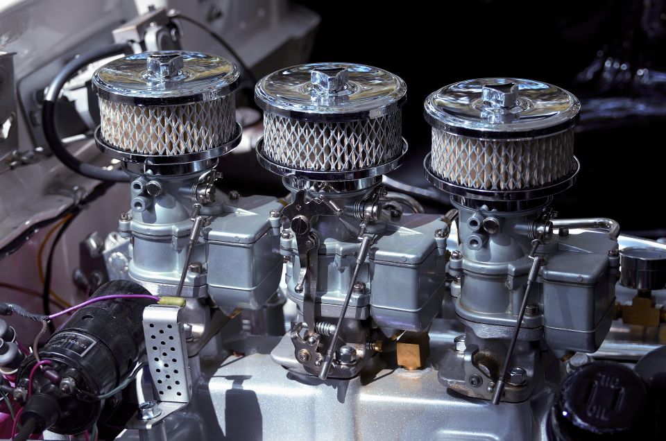 Image of a motor with Three 2 Barrel Carburetors