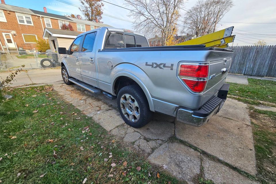 Silver ford f150 4x4