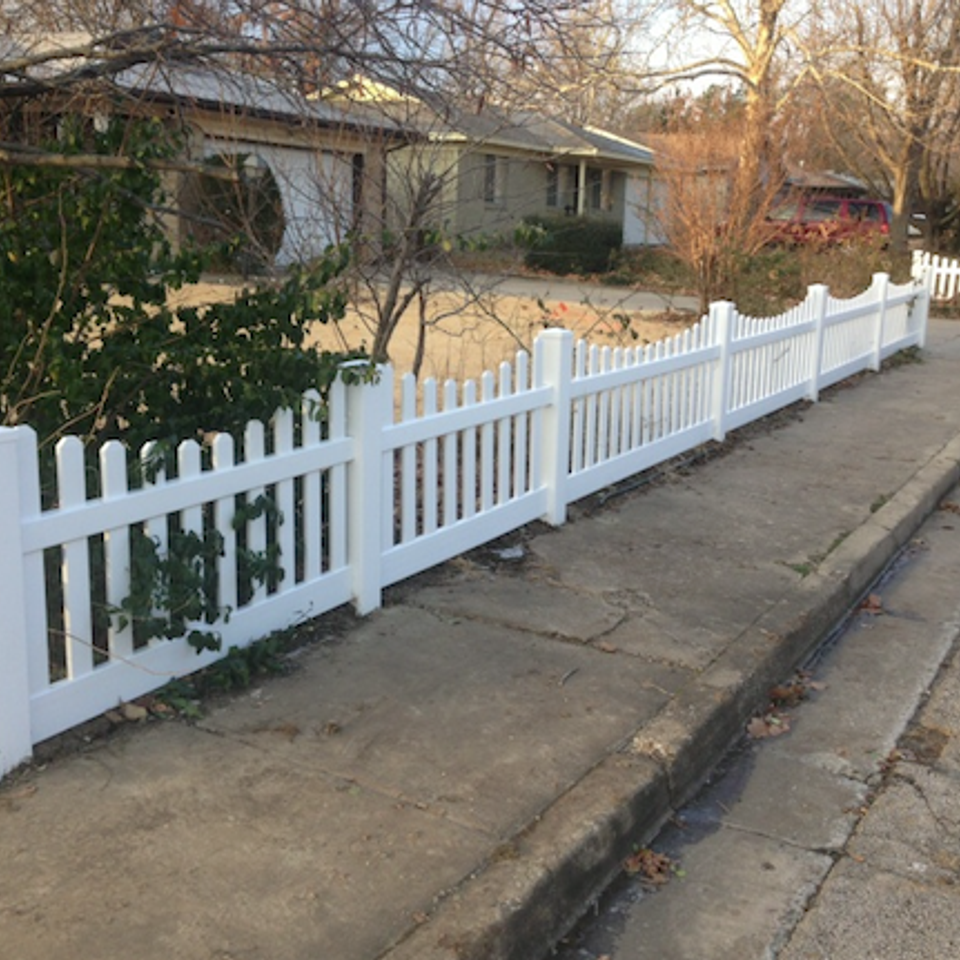 Midland vinyl fence   deck company   tulsa and coweta  oklahoma   vinyl metal wood fence sales and installation   picket   vinyl white picket fence with scallop wave profile  short20170609 10688 1vrw60o