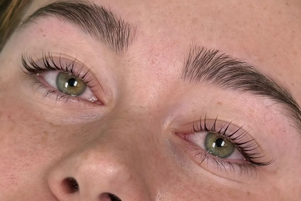 Lash lift treatment enhancing natural eyelashes
